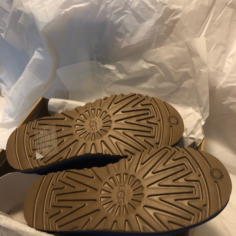 UGG -  Neumel Boot (Women’s) - Picture 15 of 16